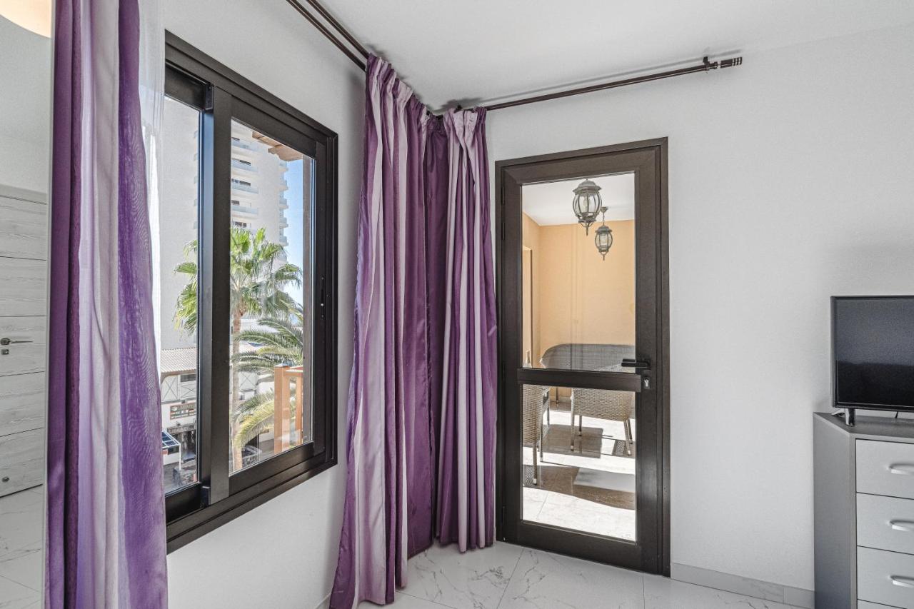 Amazing 3 Bedroom Apartment On The First Line Of The Best Las Americas Beach, Air Conditioner And Terrace Ocean View Playa de las Americas  Exterior foto