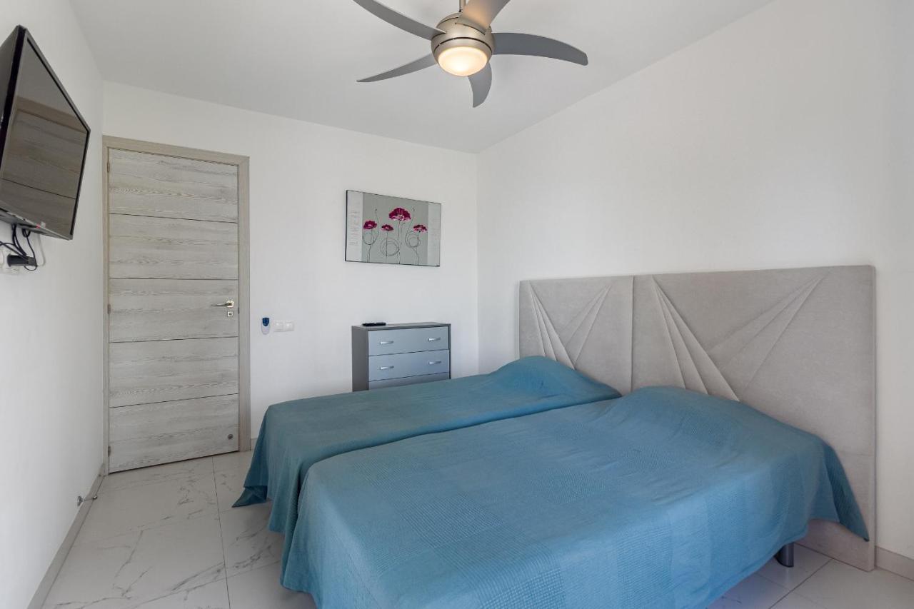 Amazing 3 Bedroom Apartment On The First Line Of The Best Las Americas Beach, Air Conditioner And Terrace Ocean View Playa de las Americas  Exterior foto